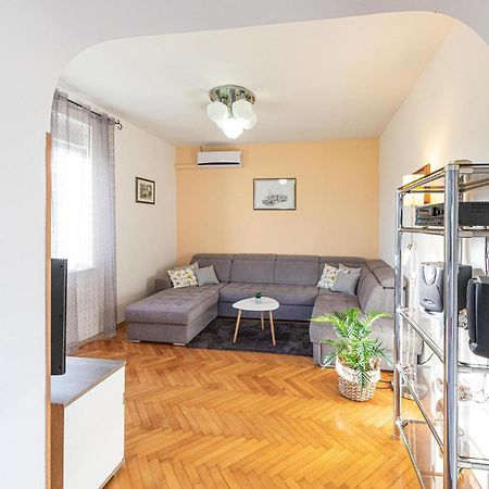 Lovely Apartment In Kastel Kambelovac With Wifi Kaštela 외부 사진