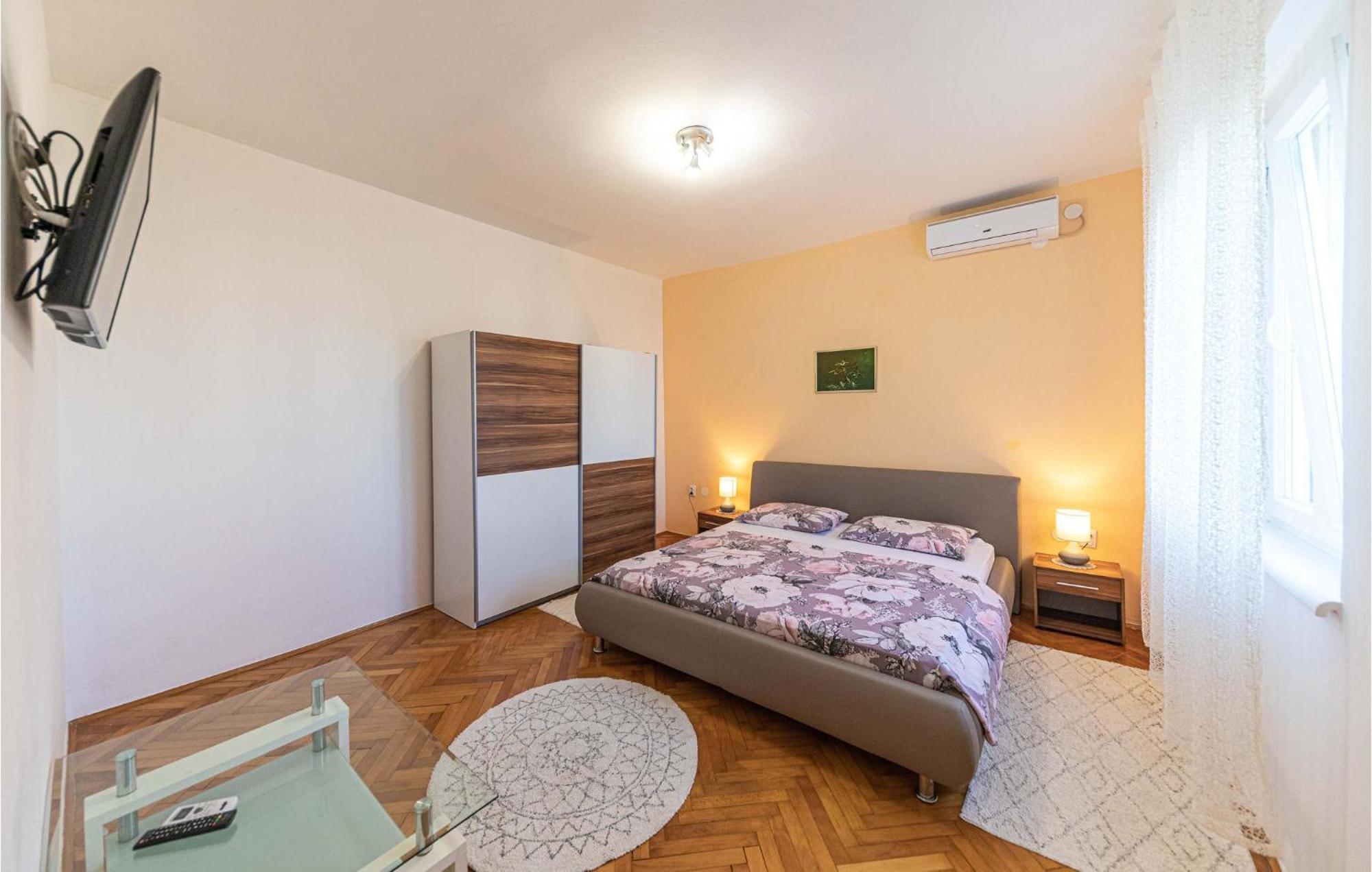 Lovely Apartment In Kastel Kambelovac With Wifi Kaštela 외부 사진