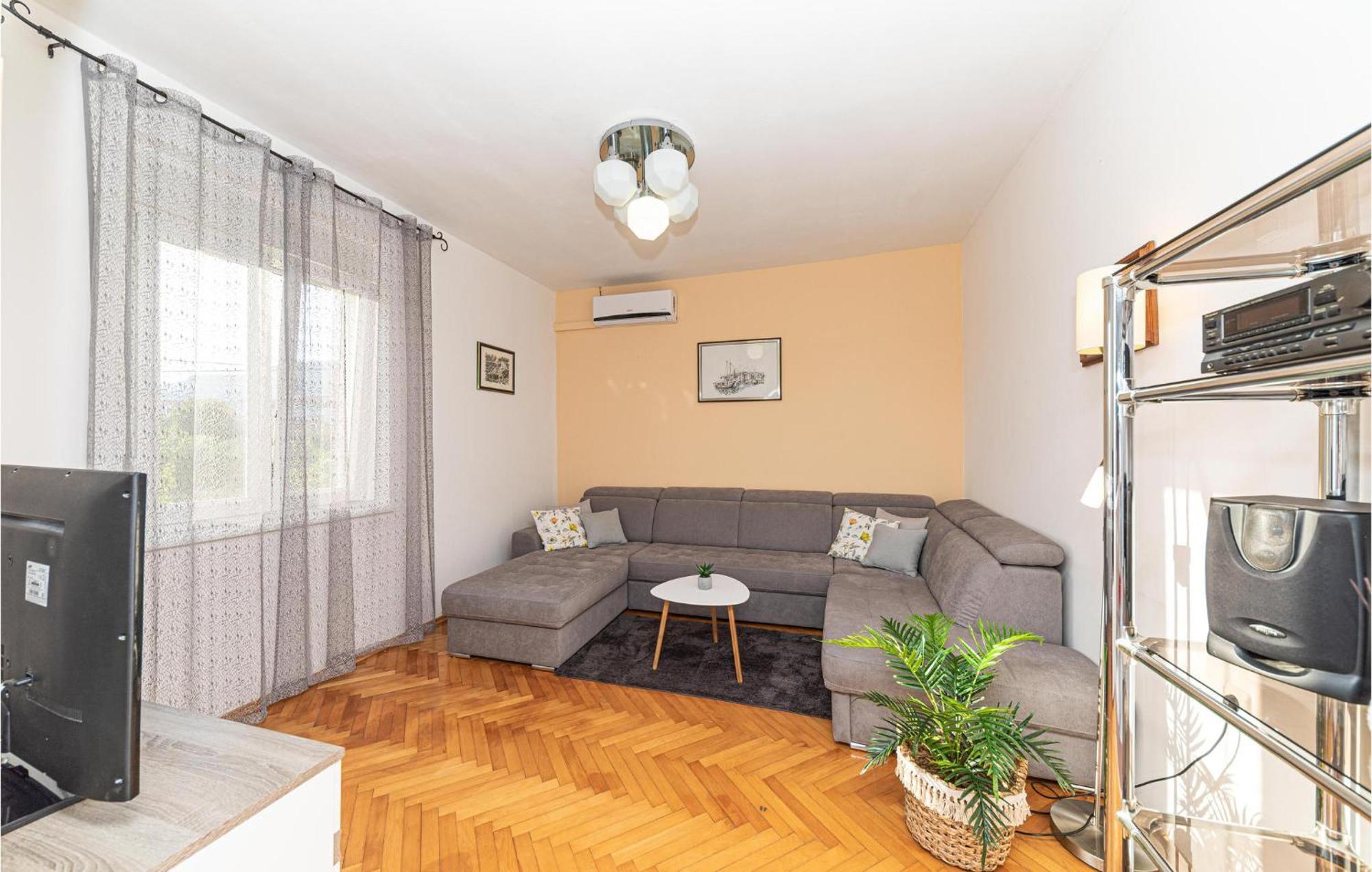 Lovely Apartment In Kastel Kambelovac With Wifi Kaštela 외부 사진
