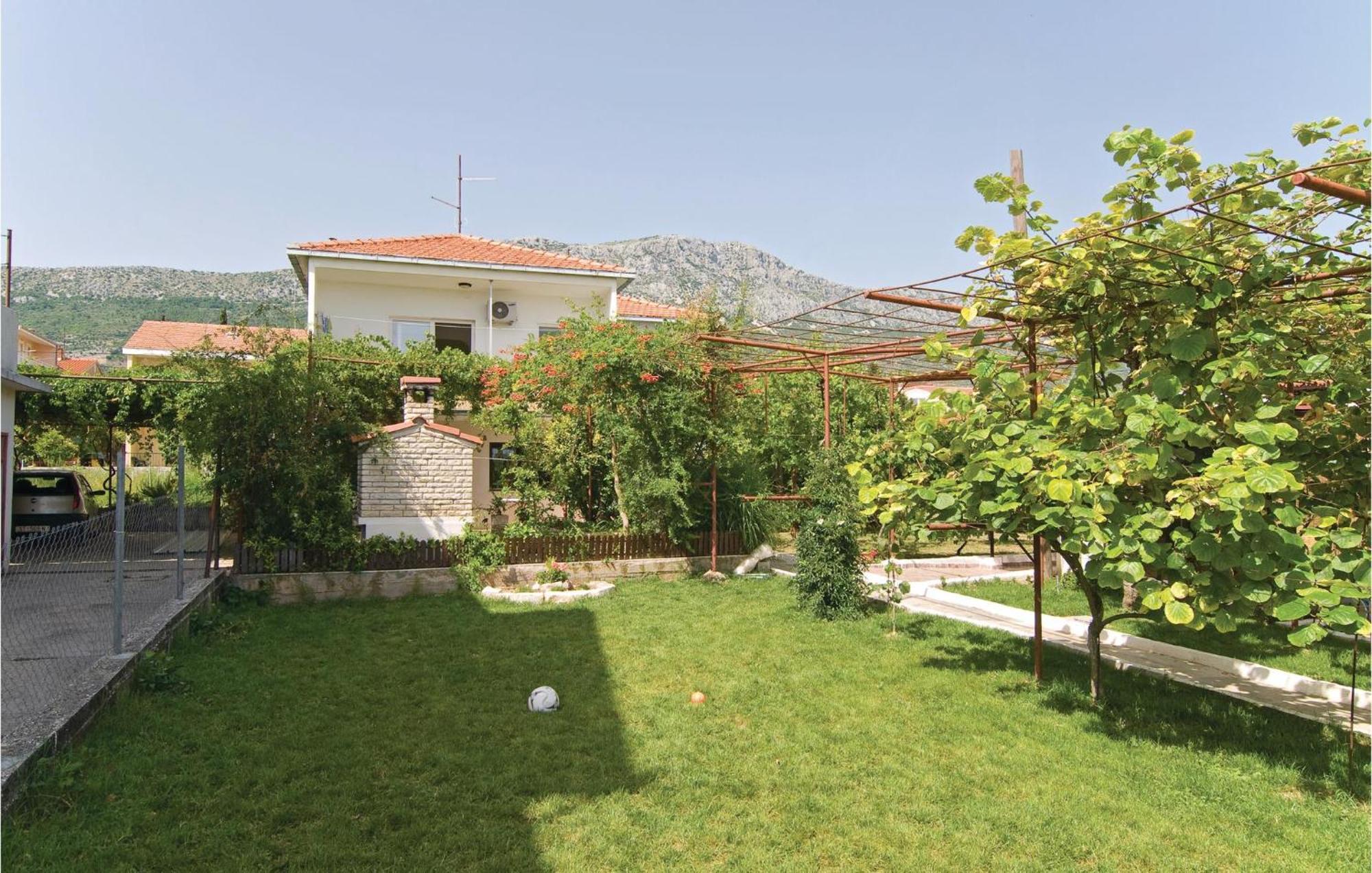 Lovely Apartment In Kastel Kambelovac With Wifi Kaštela 외부 사진