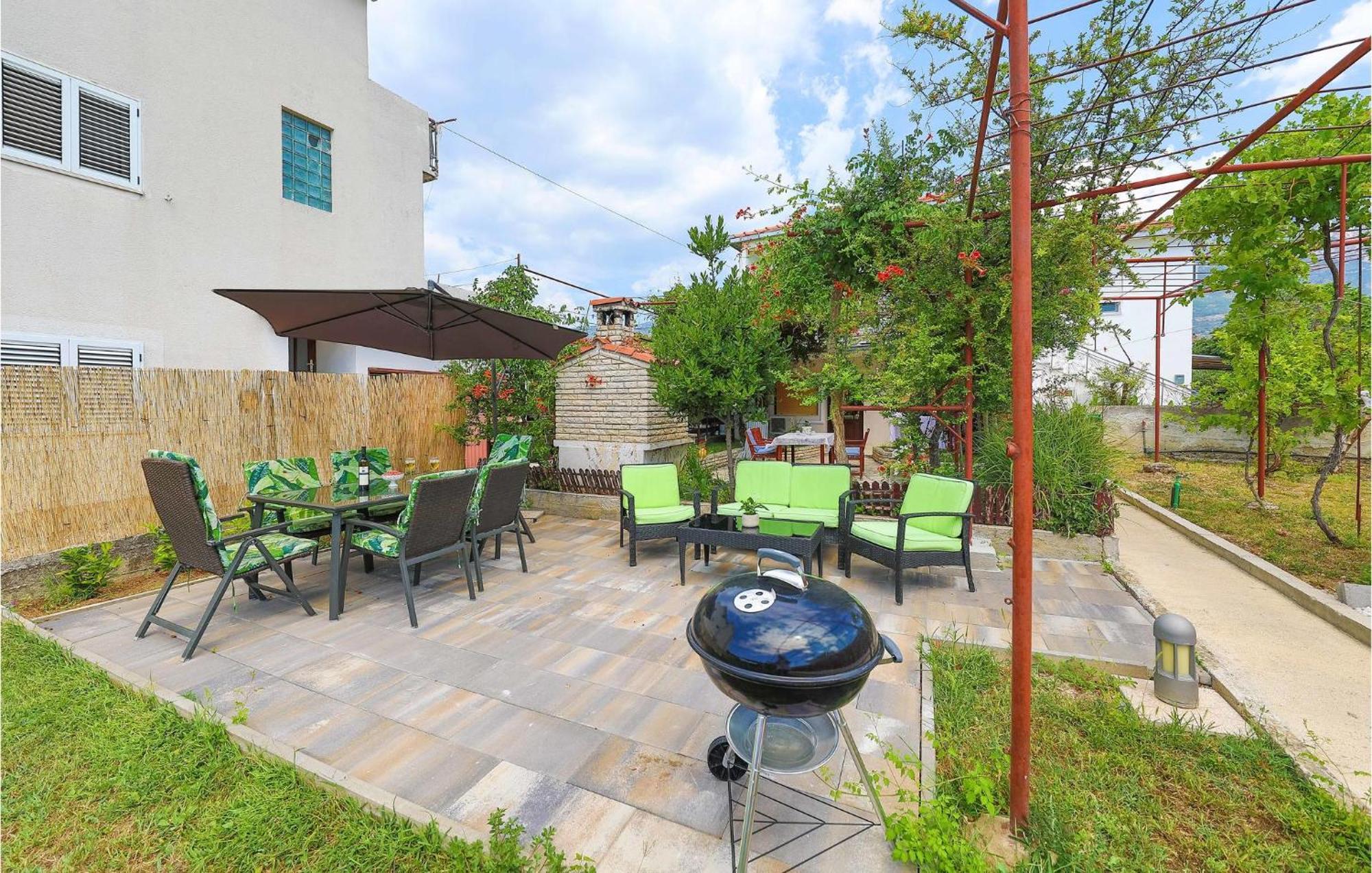 Lovely Apartment In Kastel Kambelovac With Wifi Kaštela 외부 사진